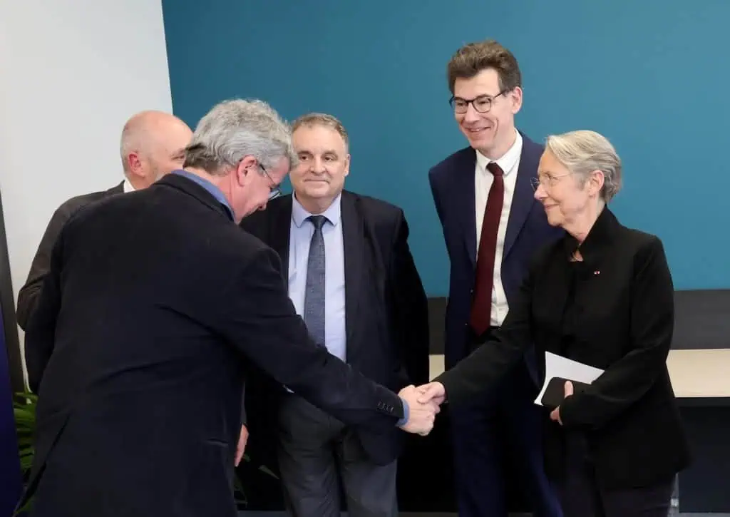 Elisabeth Borne, Philippe Baptiste, Renaud Muselier, Eric Berton. French Minister of Education, Higher Education and Research Elisabeth Borne visits the Cite de l Innovation et des Savoirs Aix-Marseille, where she meets the players in the Marseille Immonology Biocluster (MIB) bio-cluster to discuss clinical research. The MIB project, winner of the Biocluster call for projects under the Innovation sante 2030 plan and financed by France 2030, aims to contribute to the development of French sovereignty in the field of immunotherapy in Marseille, Southern France on March 13, 2024. La ministre de l education national Elisabeth Borne Elisabeth se rend a la cite de l innovation et des savoirs Aix-Marseille ou elle rencontre les acteurs du bio-cluster Marseille Immonology Biocluster (MIB) pour evoquer la recherche clinique. Le projet MIB, laureat de l appel a projets Biocluster du plan Innovation sante 2030, finance par France 2030, a pour objectif de contribuer a l essor de la souverainete francaise en matiere d immunotherapie a marseille le jeudi 13 mars.