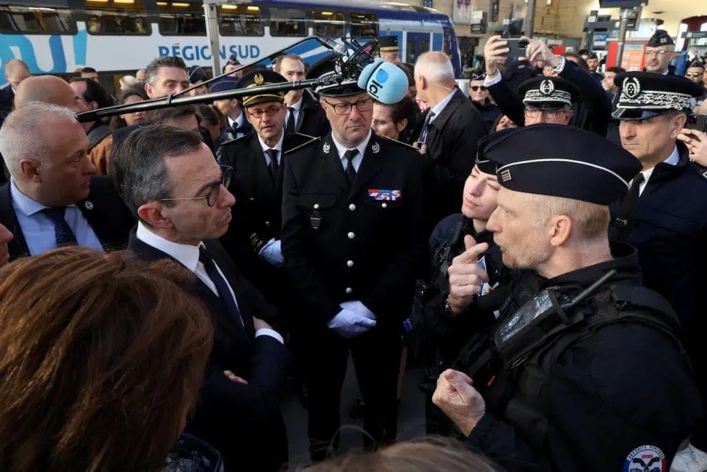 Bruno Retailleau, Martine Vassal. French Minister of the Interior Bruno Retailleau arrives for a visit to inspect public security measures in Marseille in Marseille, Southern France on April 24, 2025. Le ministre de l interieur Bruno Retailleau arrive pour une visite d inspection des mesures de securite publique a Marseille le jeudi 24 avril 2025.