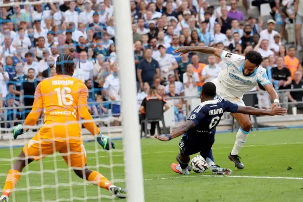 L'OM laisse échapper deux points précieux en concédant le nul dans les derniers instants sur la pelouse parisienne.